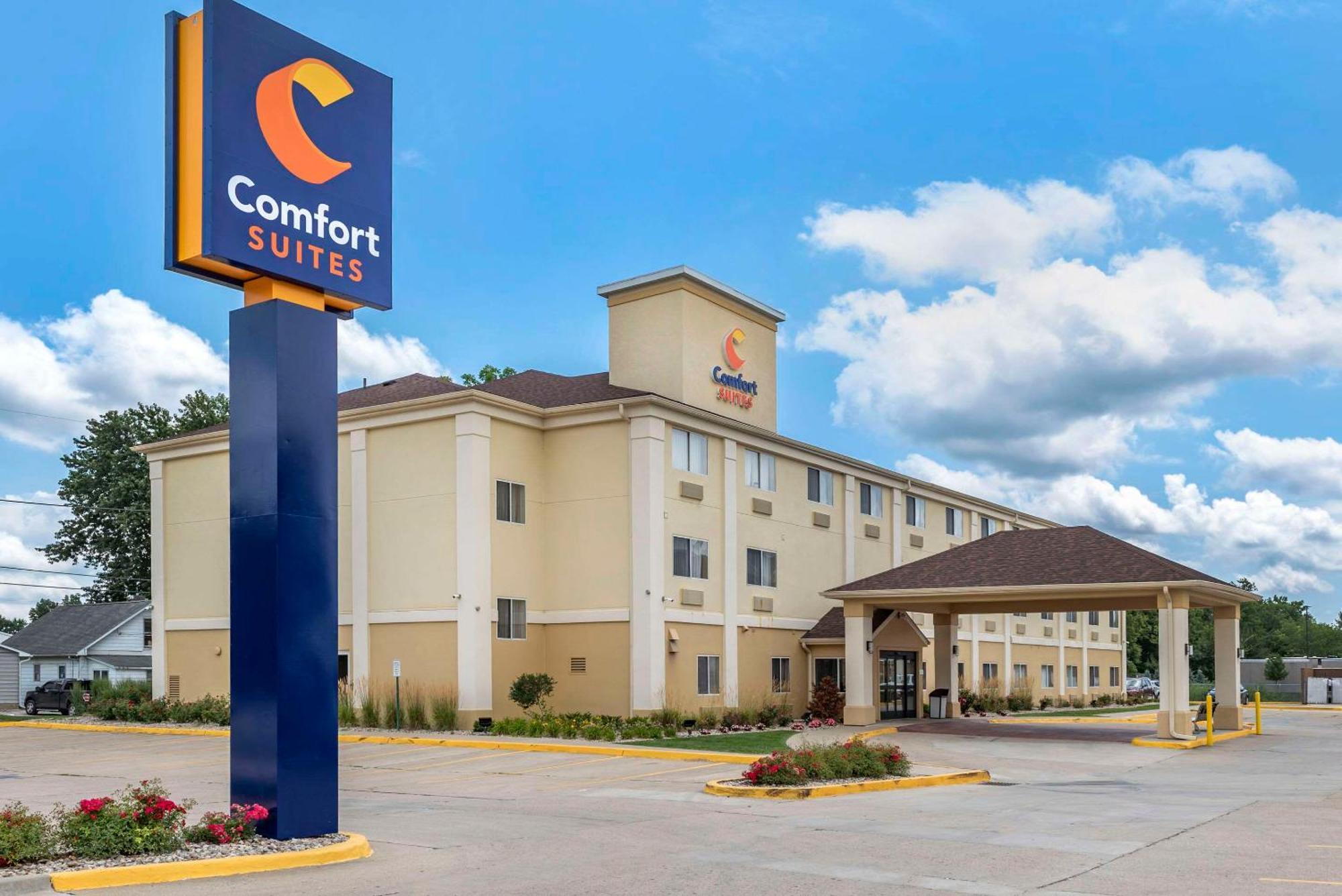 Comfort Suites Terre Haute University Area Exterior photo