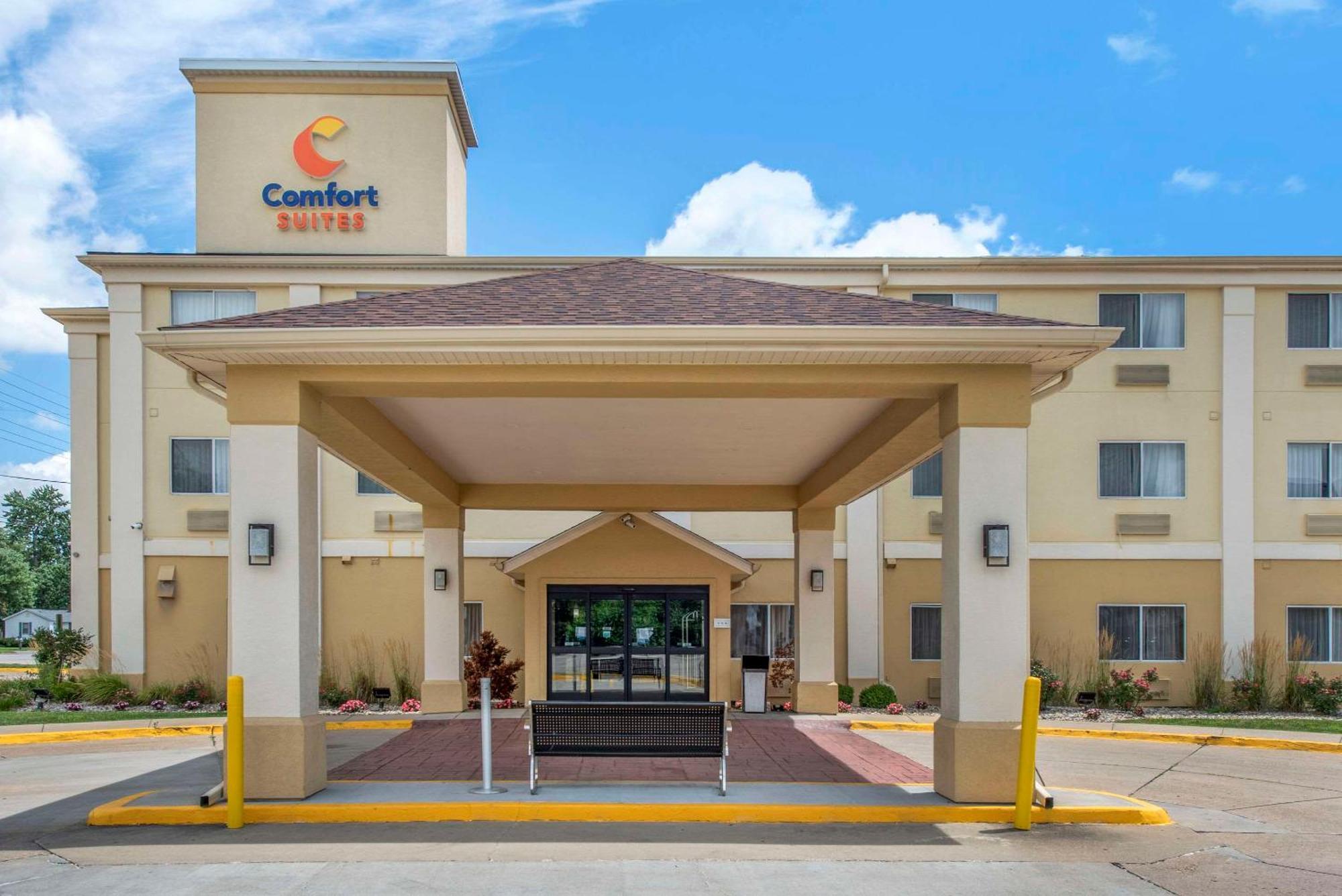 Comfort Suites Terre Haute University Area Exterior photo